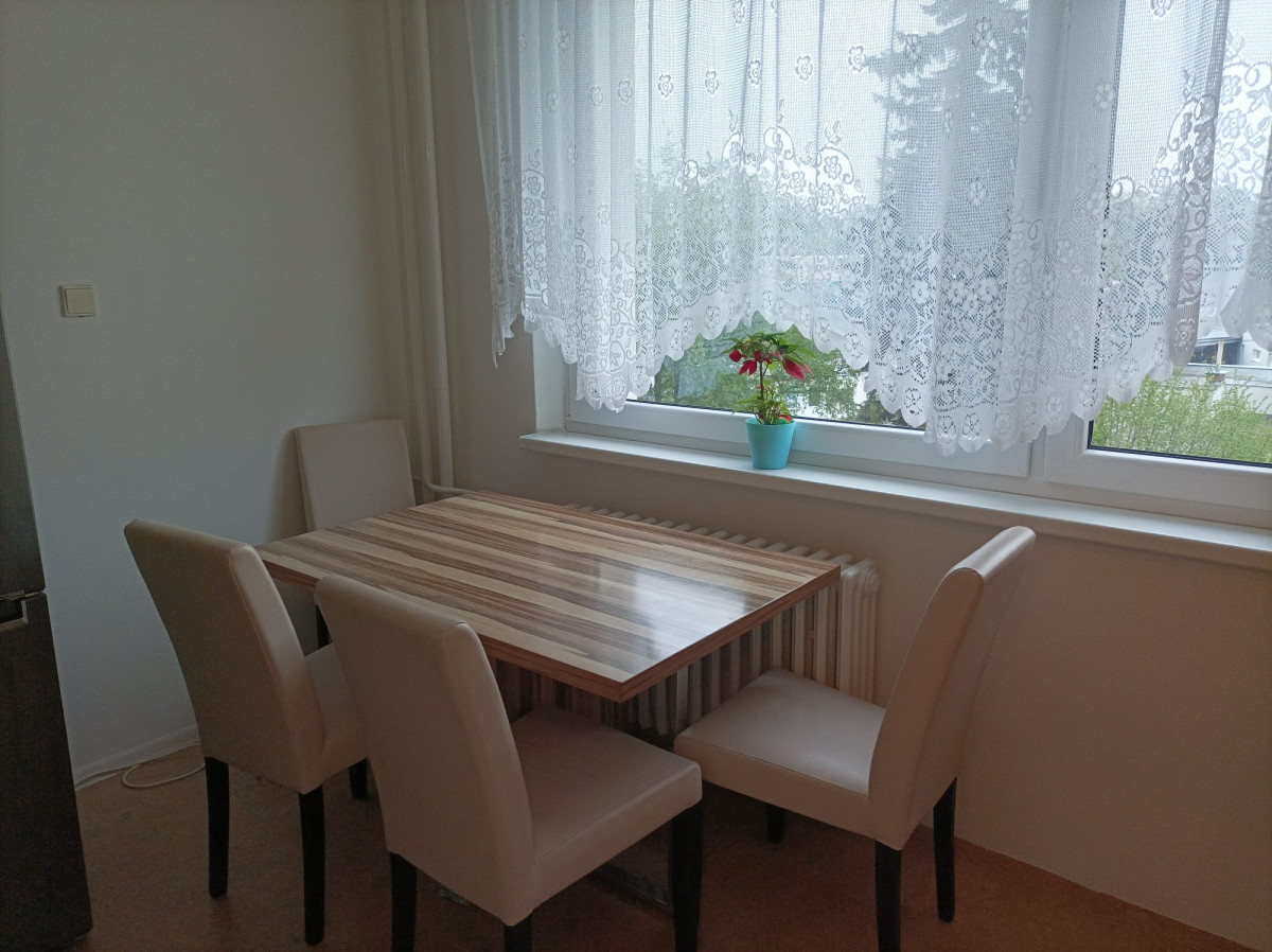 Pronájem zařízeného bytu 3+1, 75 m2, s balkónem na ul. Varšavské náměstí, Olomouc