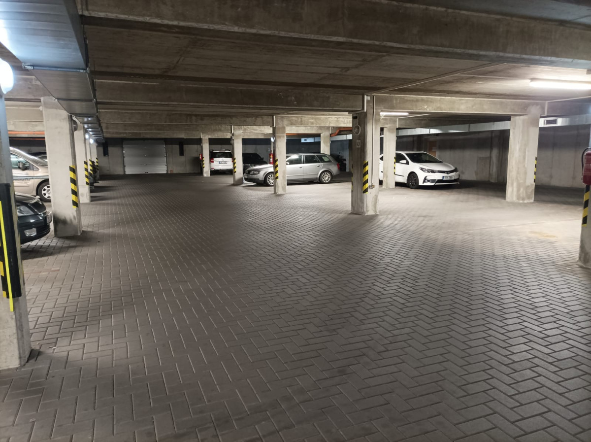 Prodej vyhrazeného garážového stání v Olomouci, ul. Družební 2a