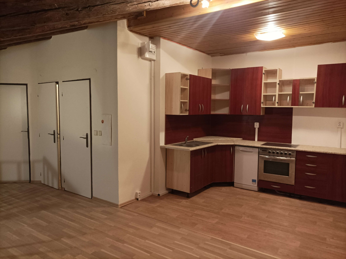 Pronájem podkrovního bytu 4kk v patře RD, ul. Táborská, Hodolany, Olomouc