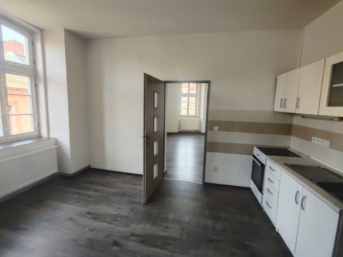Pronájem částečně zařízeného bytu 2kk, 73m2, v centru Olomouce, ul. Denisova