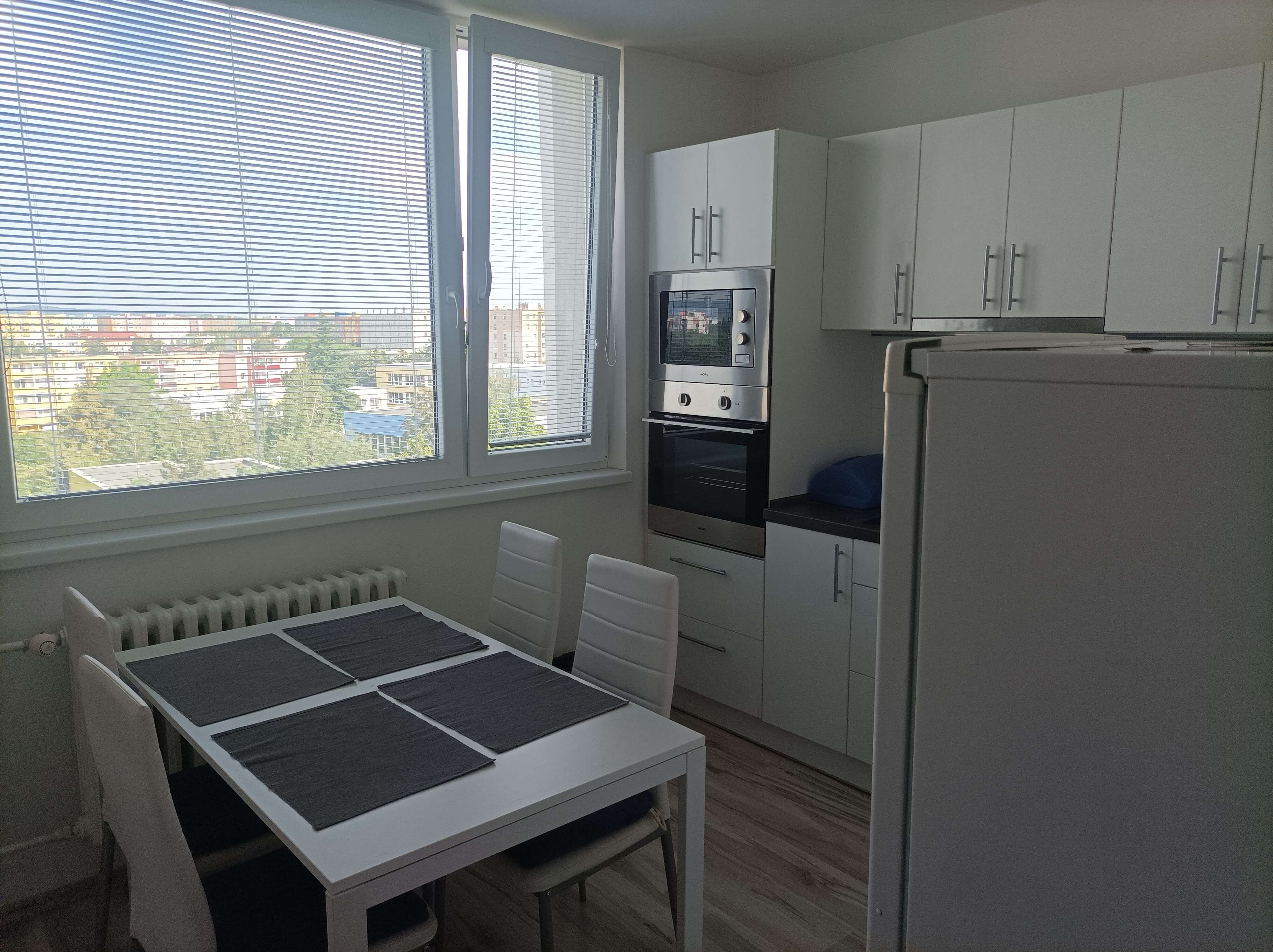Pronájem zařízeného bytu 1+1 s balkónem, 37 m2, v Olomouci, ul. Heyrovského