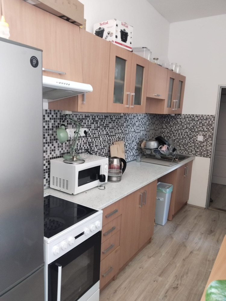 Pronájem pokojů v částeč. zařízeném bytě 3+1 v centru Olomouce, ul. Horní náměstí