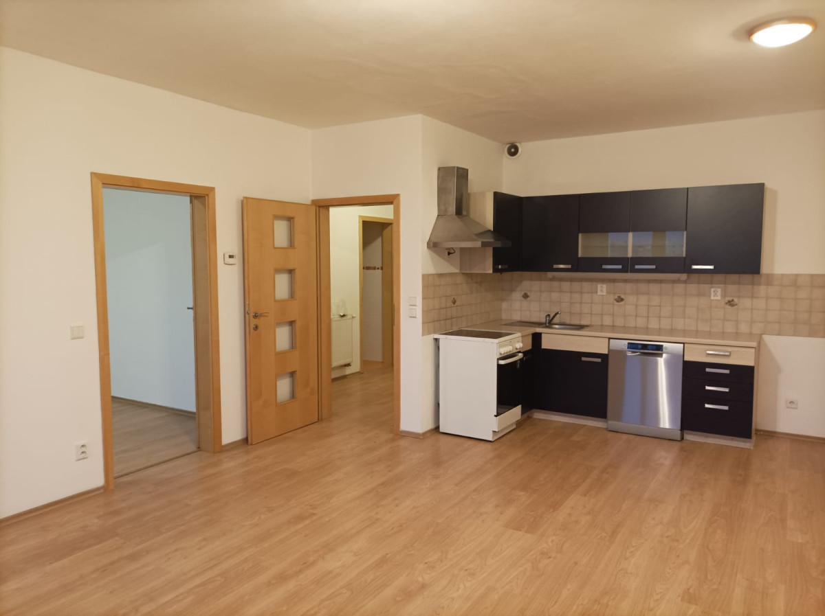 Pronájem hezkého bytu 2kk,54 m2,s balkónem,7,6 m2 a park. stáním v Olomouci,ul. Družební