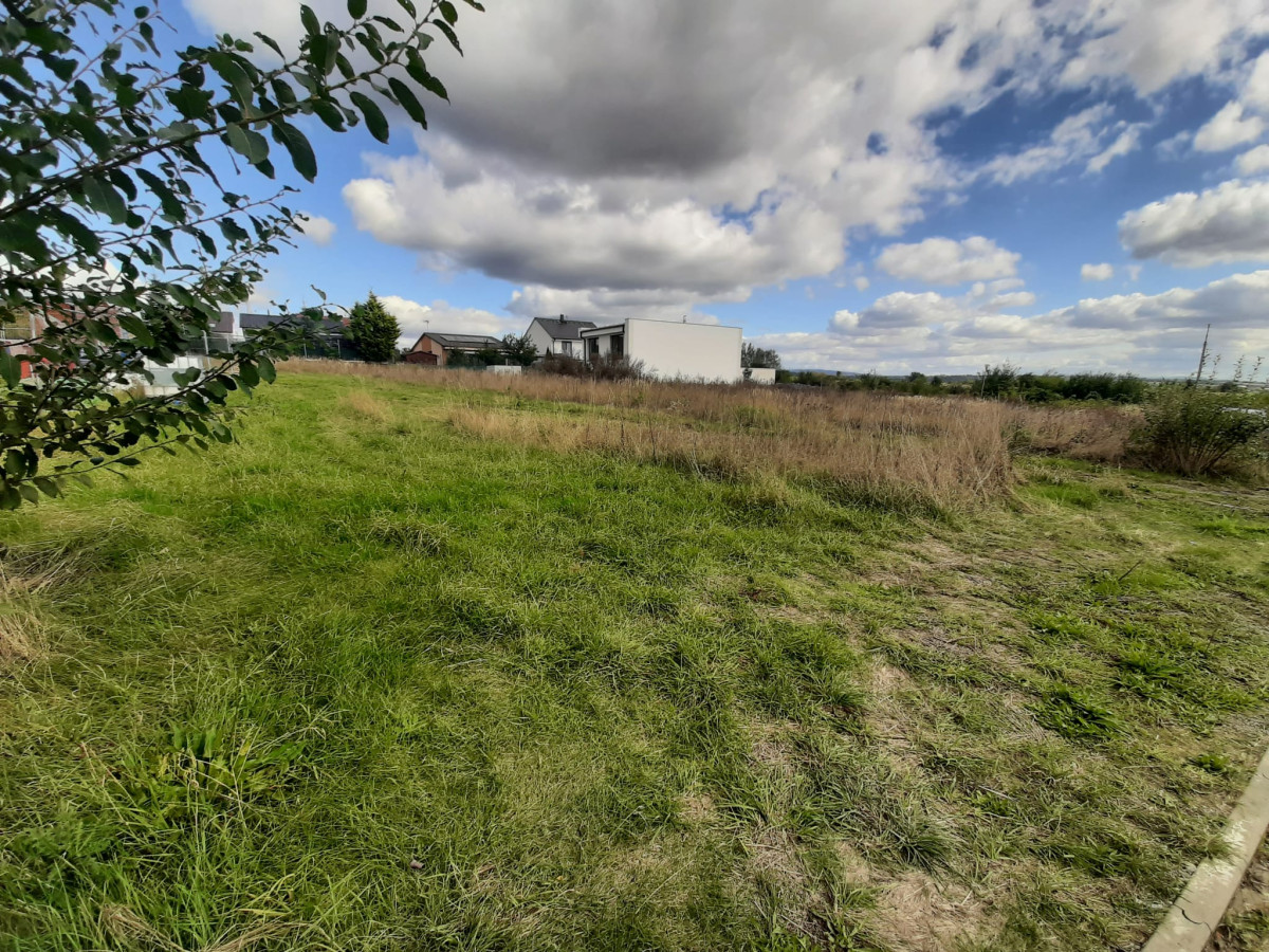 Prodej stavebního pozemku se zahradou, 778 m2, v žádané lokalitě v Olomouci, obec Droždín