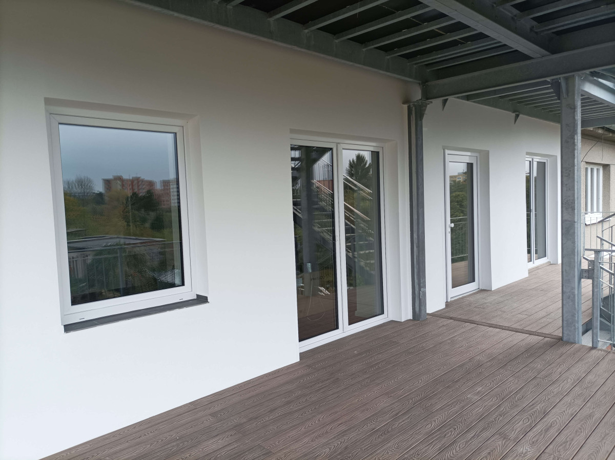 Pronájem NP 100 m2, s terasou, v patře BD v Olomouci, ul. Jablonského