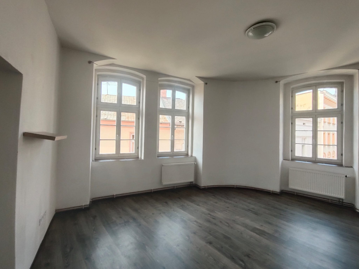 Pronájem částečně zařízeného bytu 2kk, 73m2, v centru Olomouce, ul. Denisova