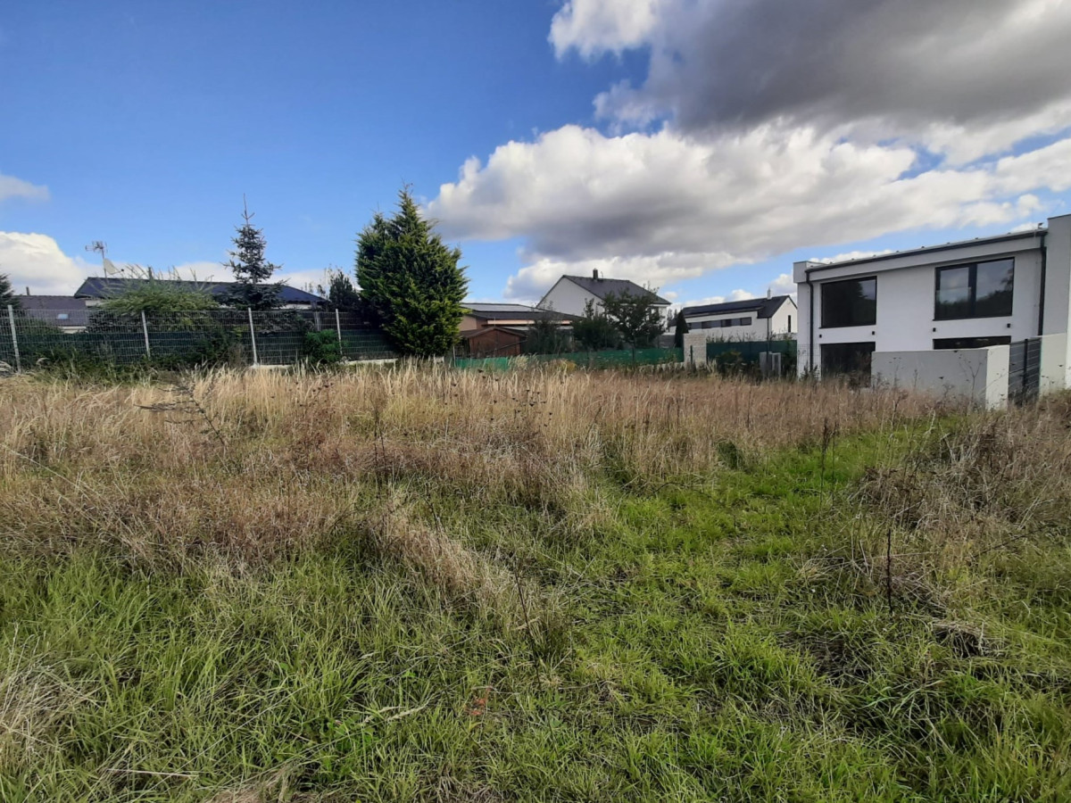 Prodej stavebního pozemku 778 m2 Olomouc - Droždín, včetně projektové dokumentace na stavbu RD a stavebního povolení.